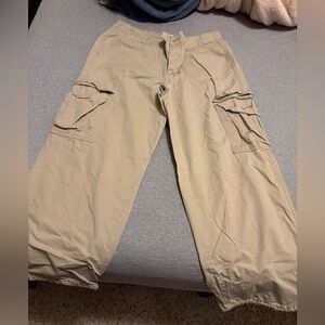 Women’s Levi’s cargo pants